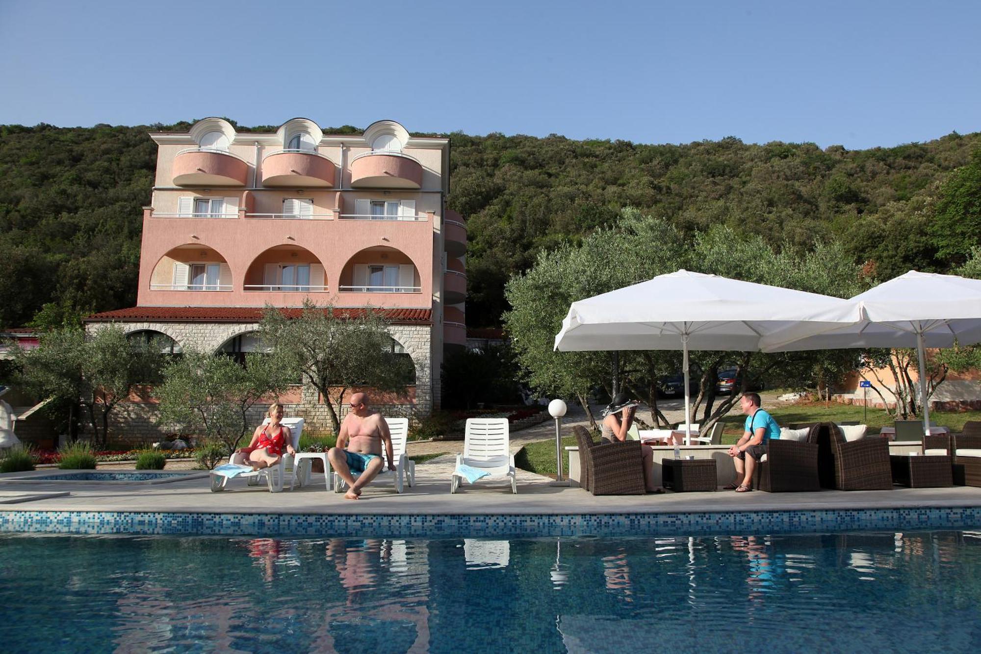 Hotel Carmen Крница Экстерьер фото