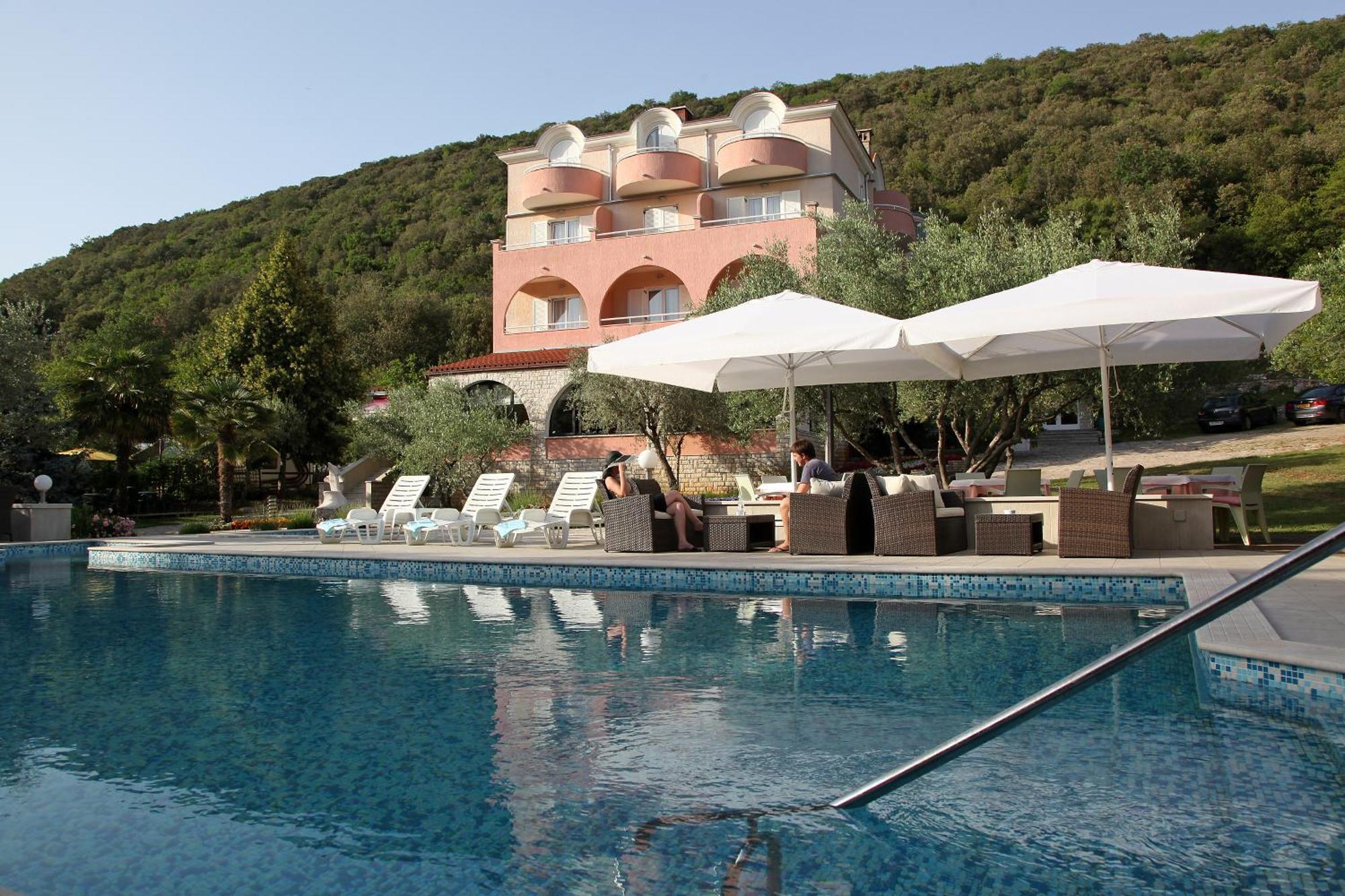 Hotel Carmen Крница Экстерьер фото
