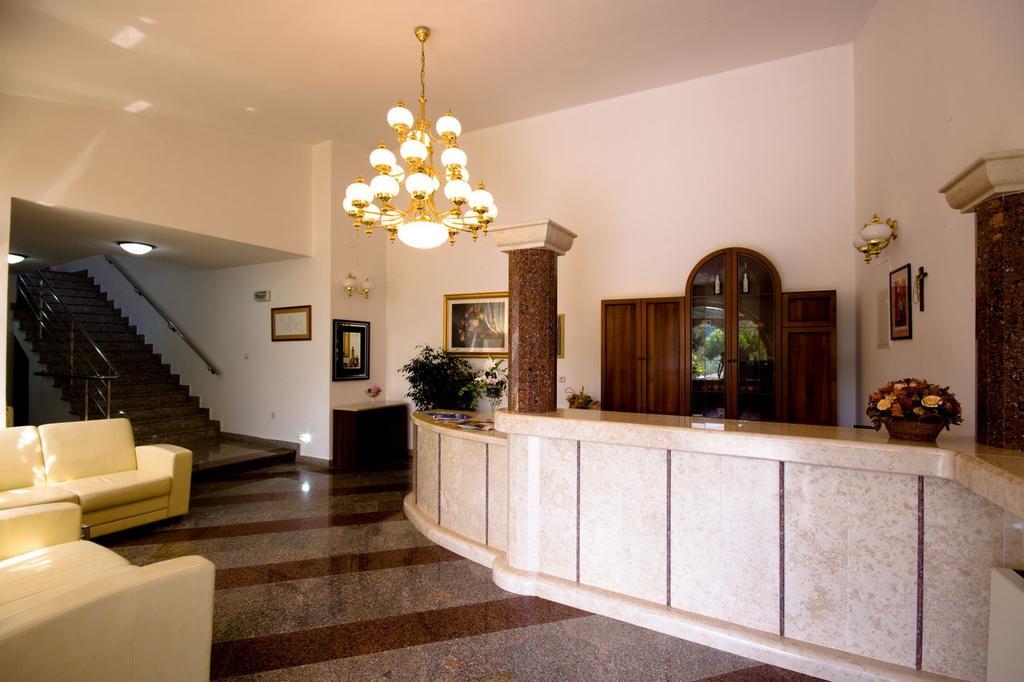 Hotel Carmen Крница Экстерьер фото