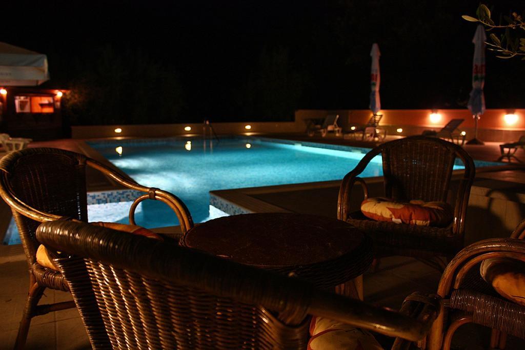 Hotel Carmen Крница Экстерьер фото