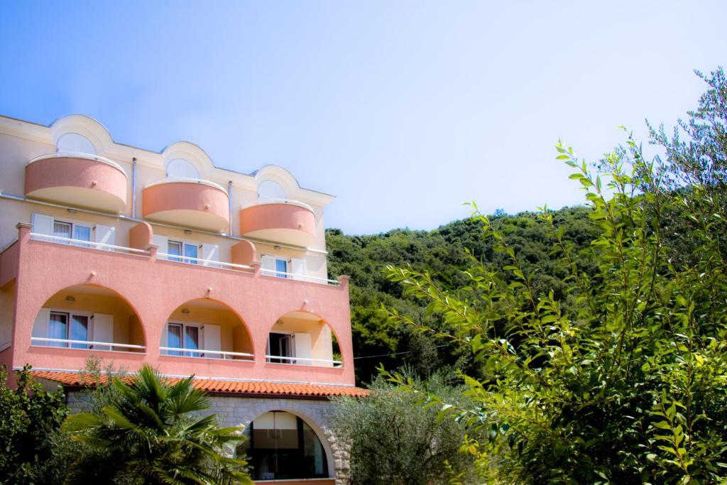Hotel Carmen Крница Экстерьер фото